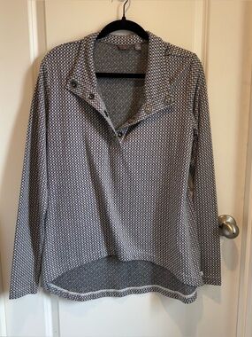 Merrell Black & White Geometric Button-Collar Long Sleeve Top